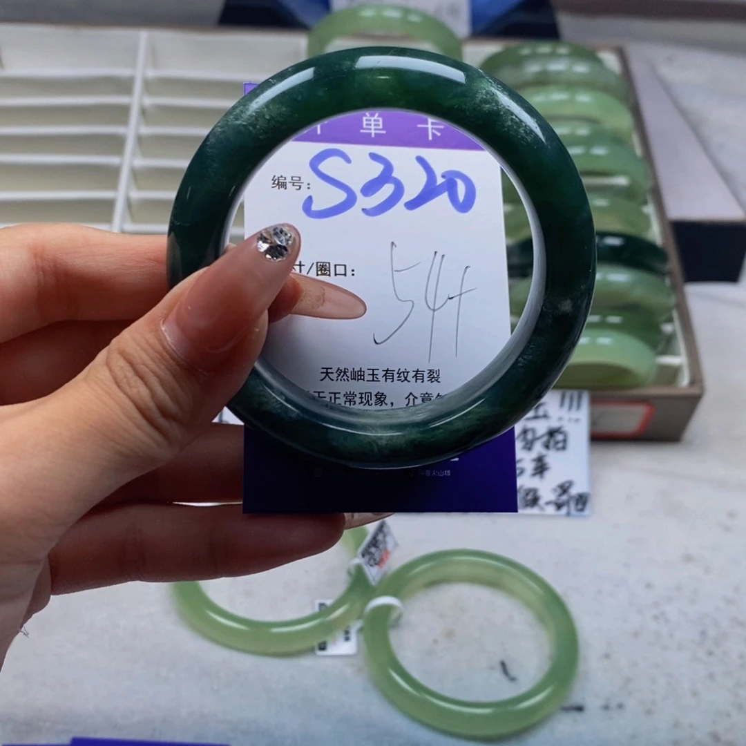 蛇纹石玉未镶嵌手镯