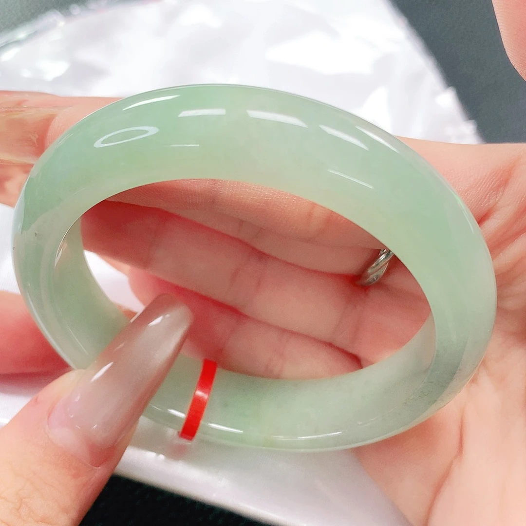 翡翠手镯未镶嵌53圈