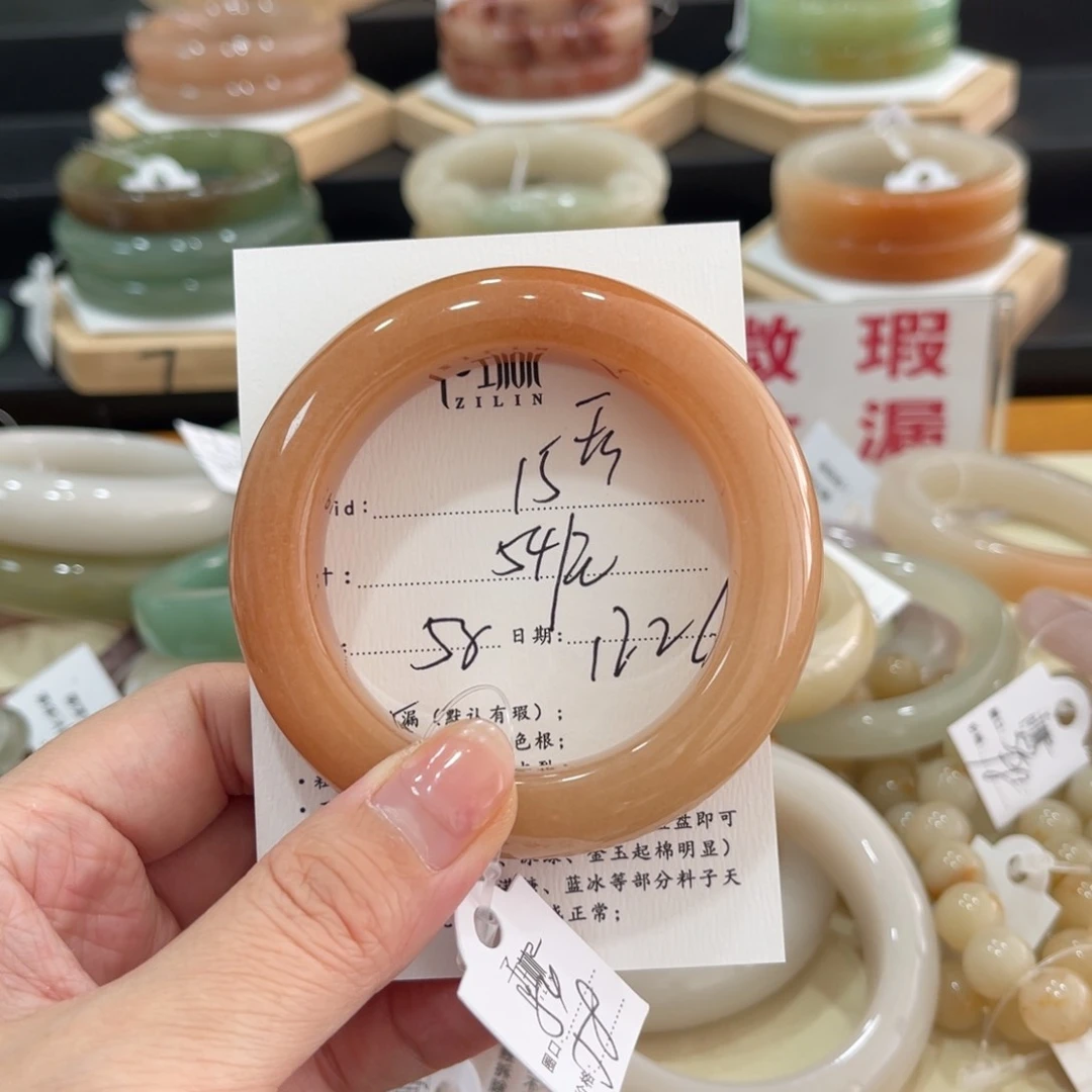 未镶嵌手镯石英质玉