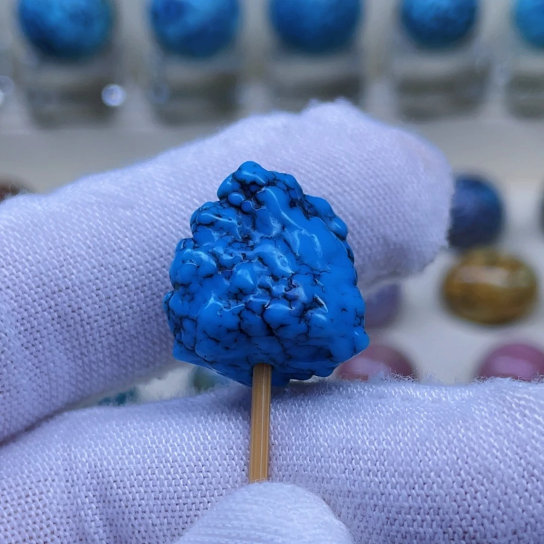 绿松石未镶嵌颈饰