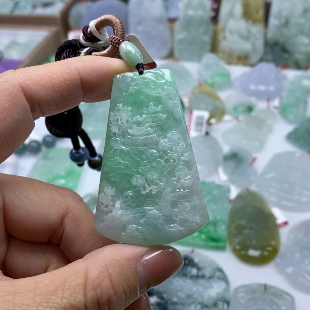 颈饰未镶嵌翡翠人*山水