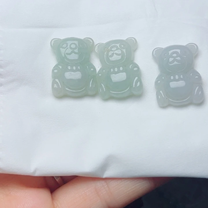 翡翠未镶嵌颈饰挂件