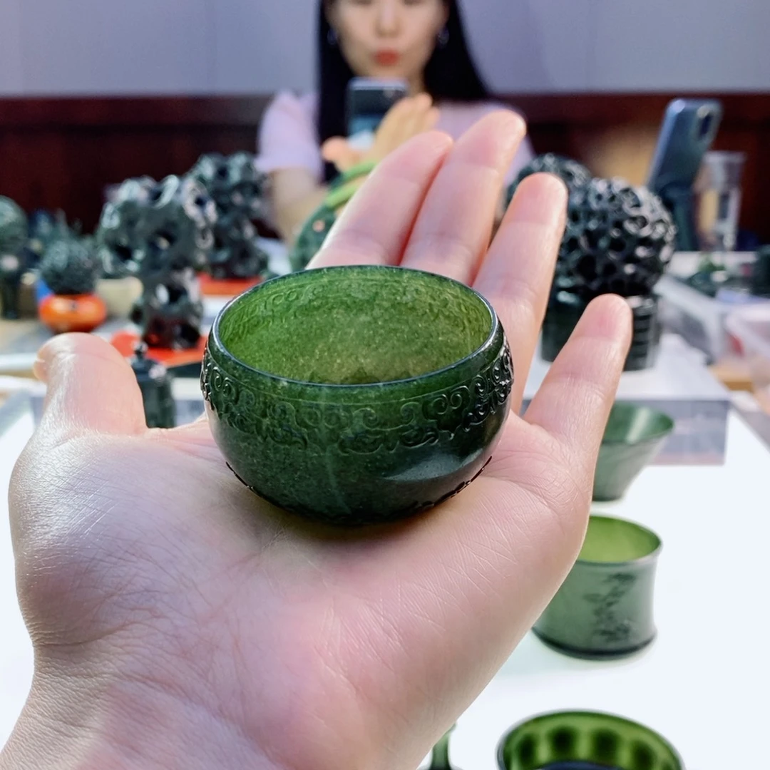 未镶嵌和田玉（青玉）摆件