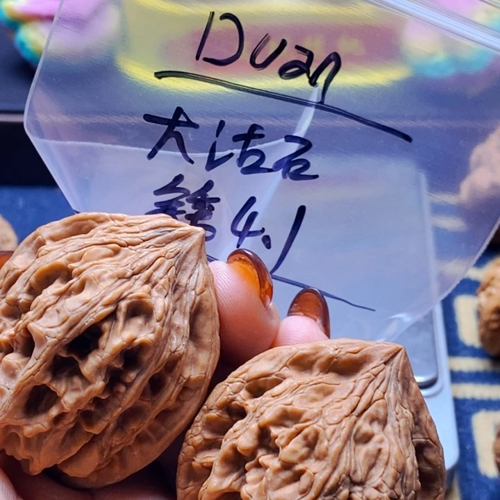 D***n吊坠文玩核桃大沽石