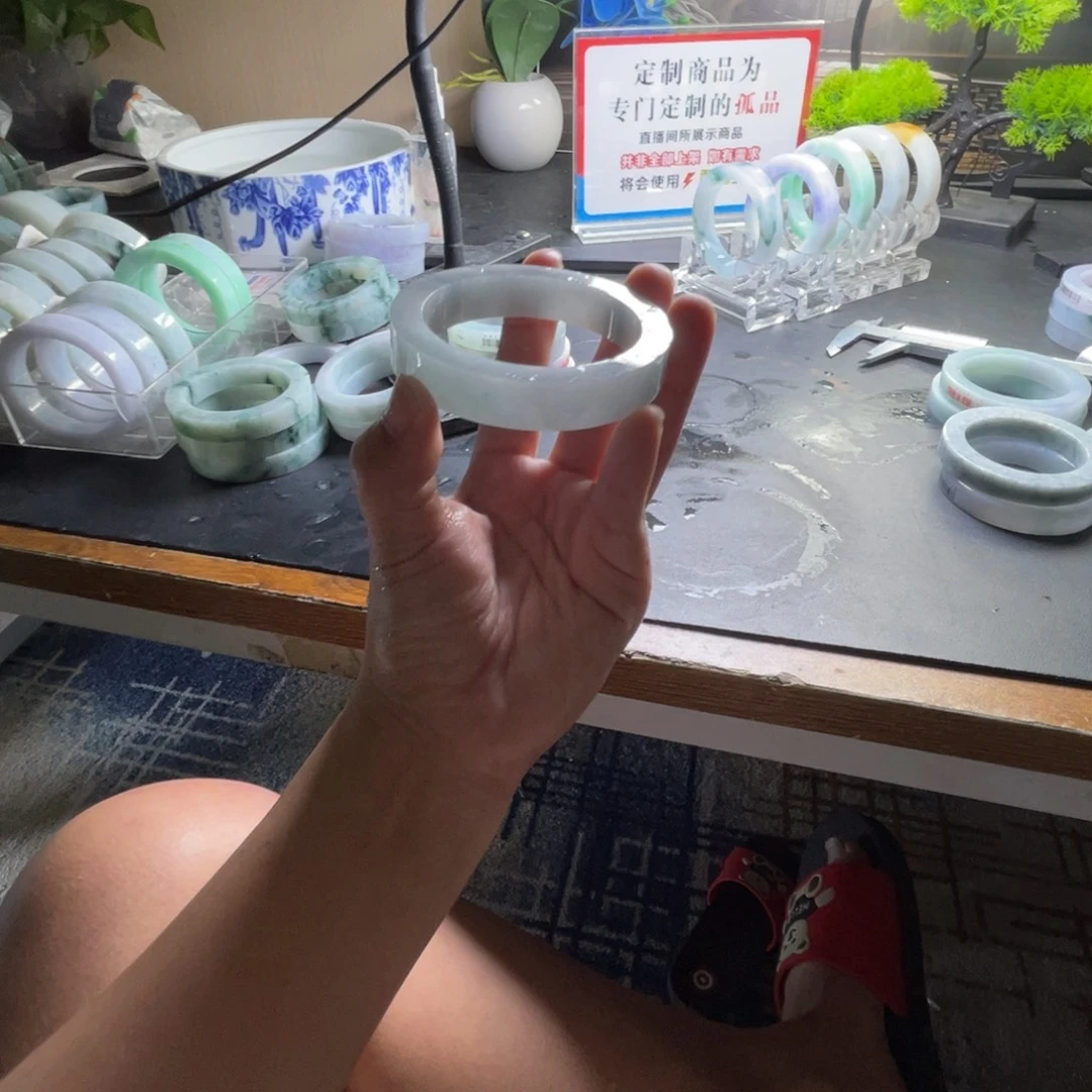 芊***芊定制翡翠未镶嵌手镯多样性选一