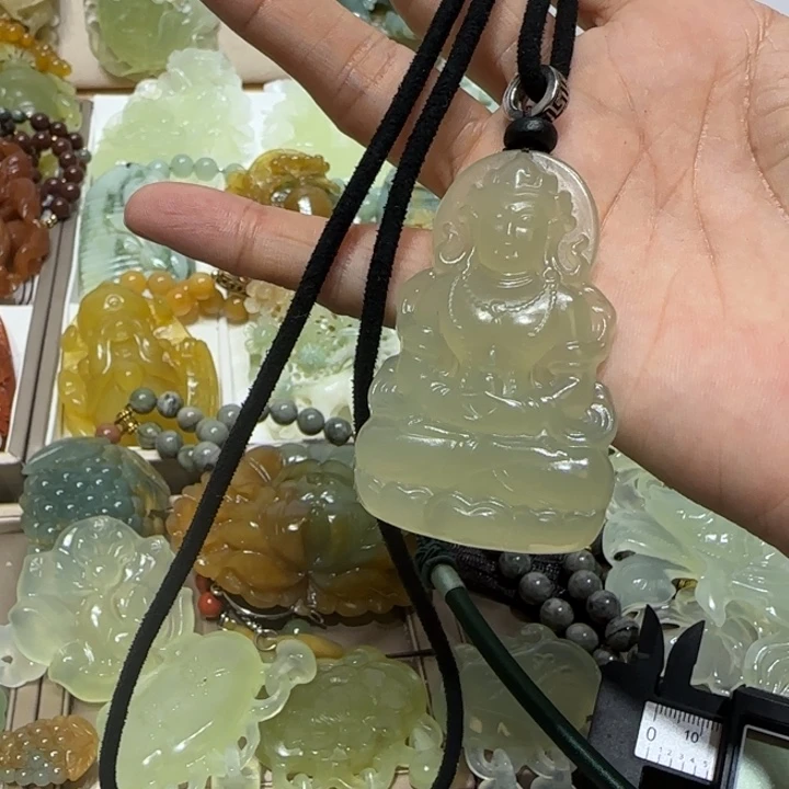 蛇纹石玉吊坠合金