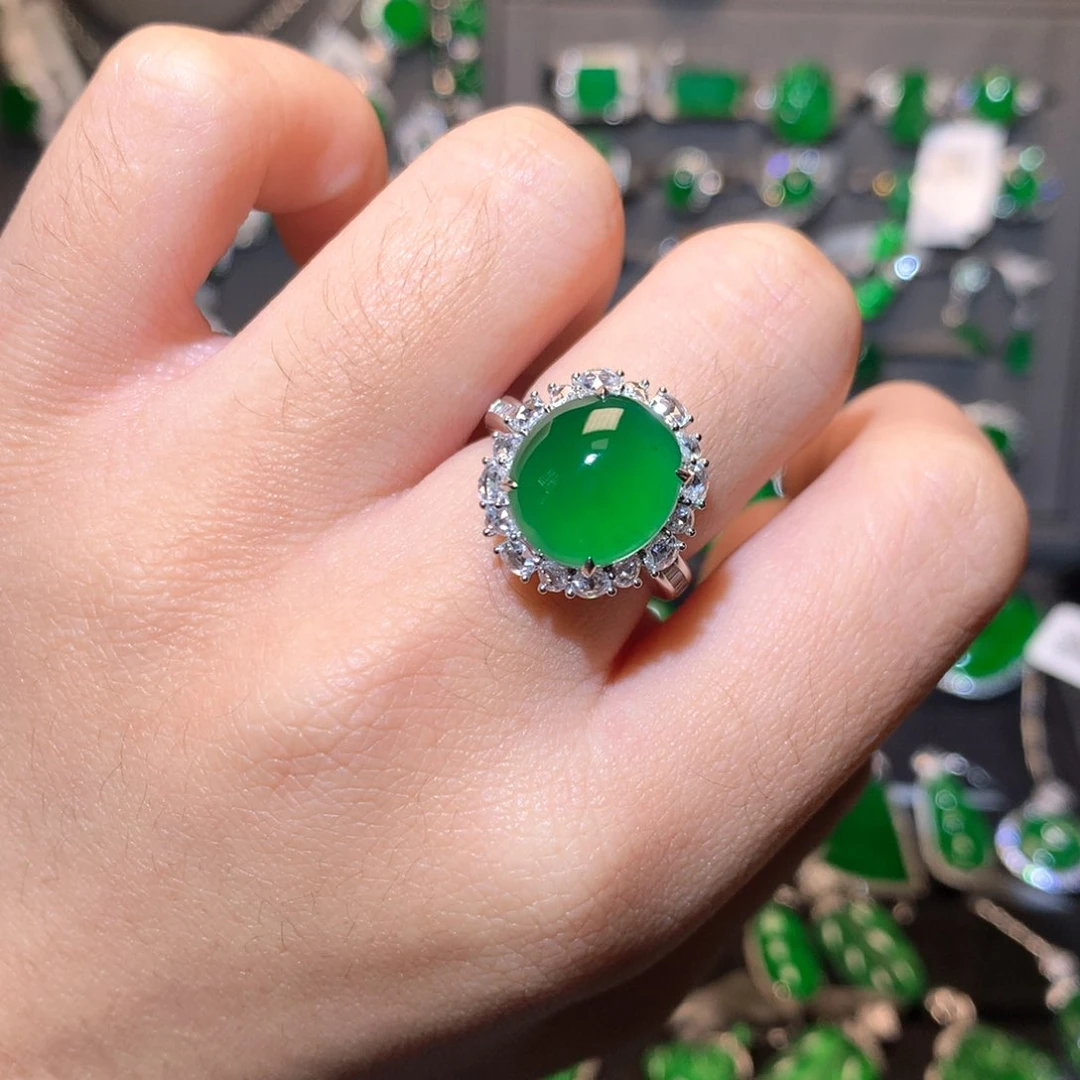 翡翠戒指18K金镶嵌蛋面