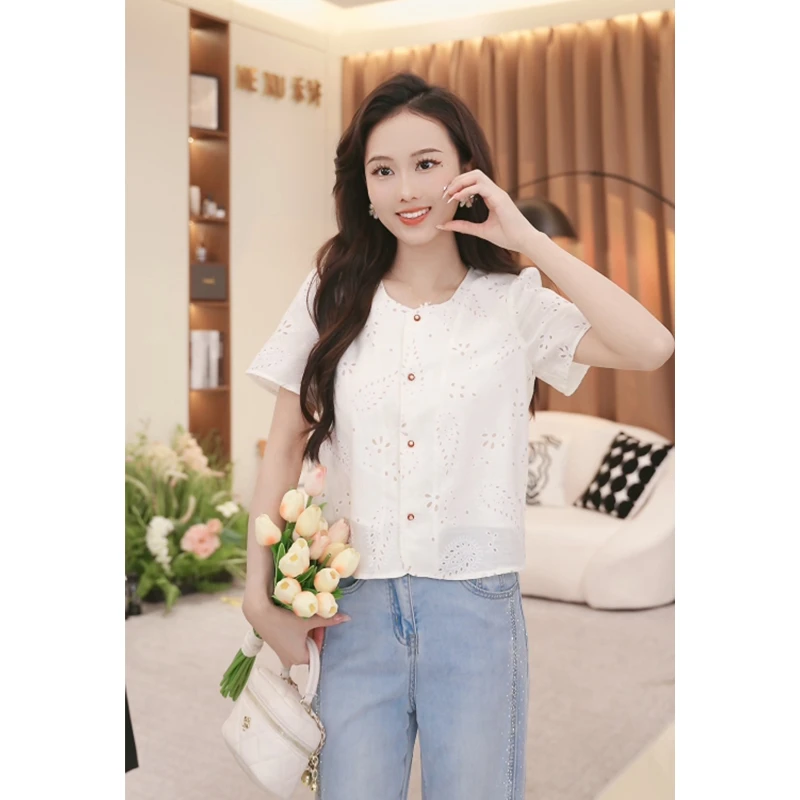 日杂感小个子短款纯色衬衫女2025夏季新款提花镂空设计感百搭上衣