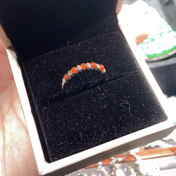 颈饰18K金镶嵌翡翠