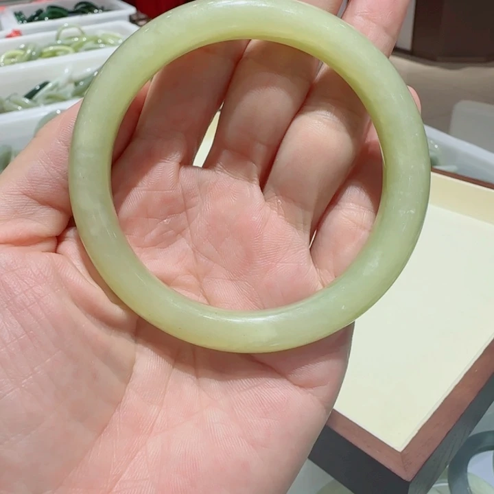 未镶嵌手镯和田玉833