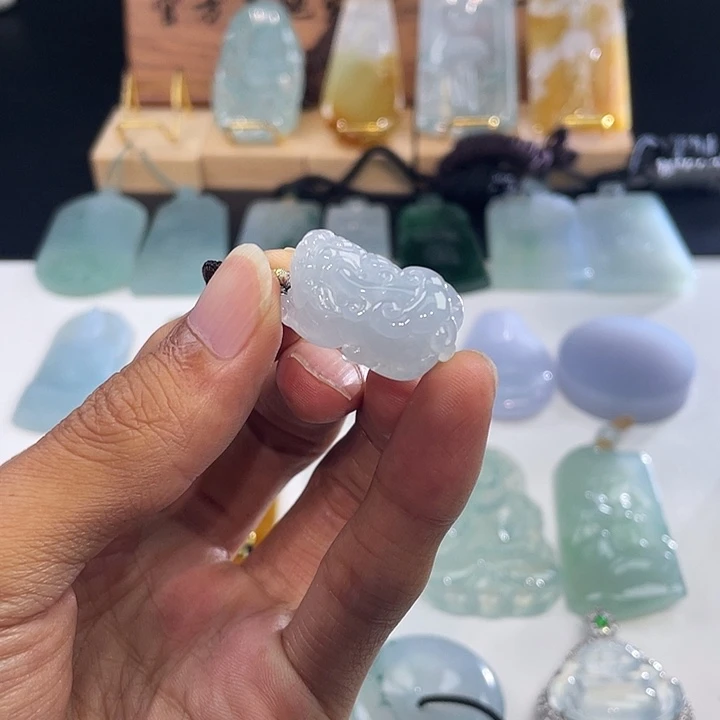 颈饰未镶嵌翡翠翡翠貔貅