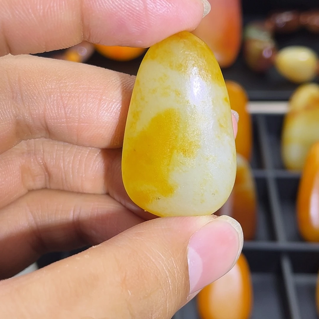 和田玉未镶嵌吊坠(赠链)