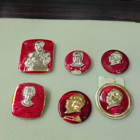 唐***主其他普通金属纪念章