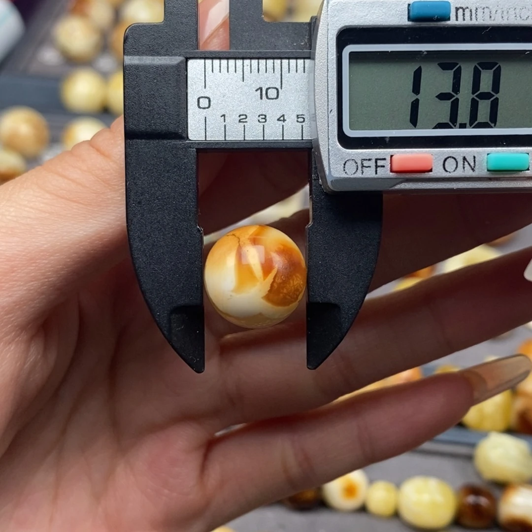 蜜蜡珠宝奇石未镶嵌