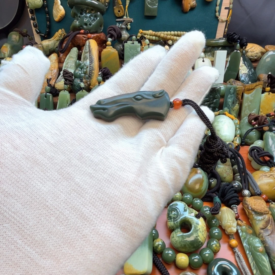 岫岩老玉（透闪石质玉）未镶嵌颈饰