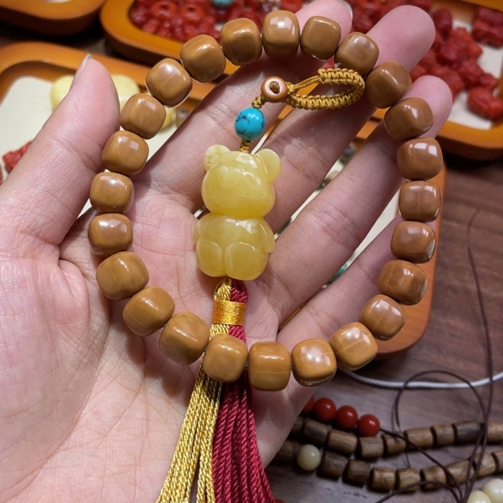 猴头核桃手串猴头核桃手串搭配蜜蜡绿松