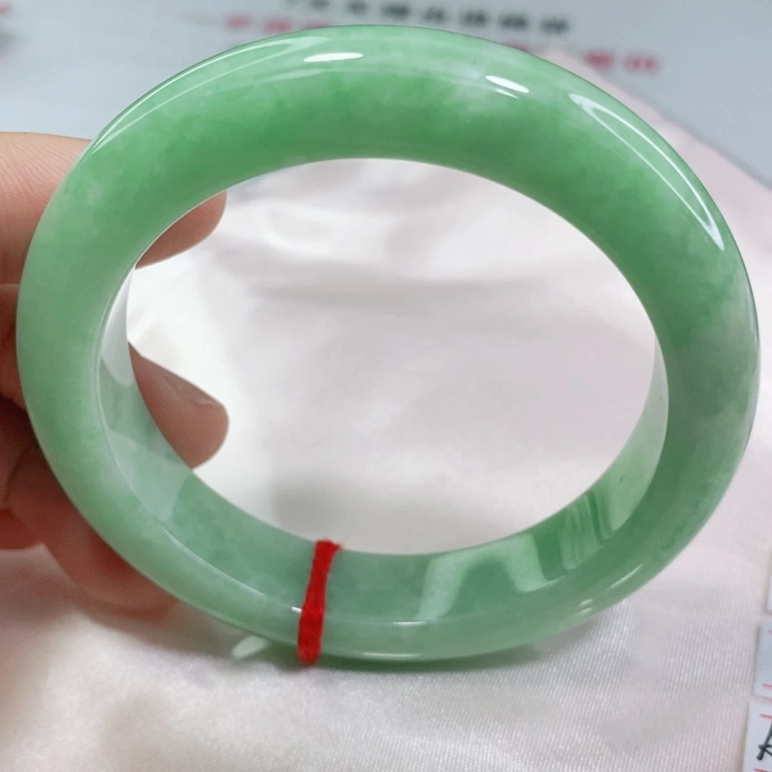 翡翠手镯未镶嵌55.6圈口