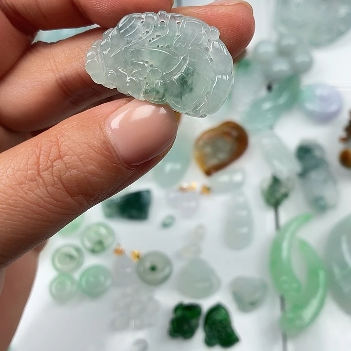 翡翠未镶嵌颈饰纯天然