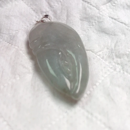 翡翠颈饰未镶嵌亮吊坠