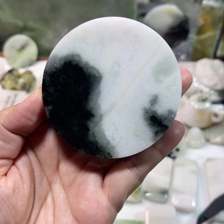 独山玉未镶嵌颈饰