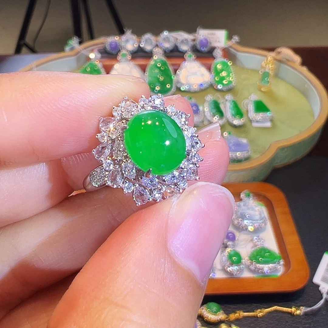 翡翠18K金镶嵌戒指