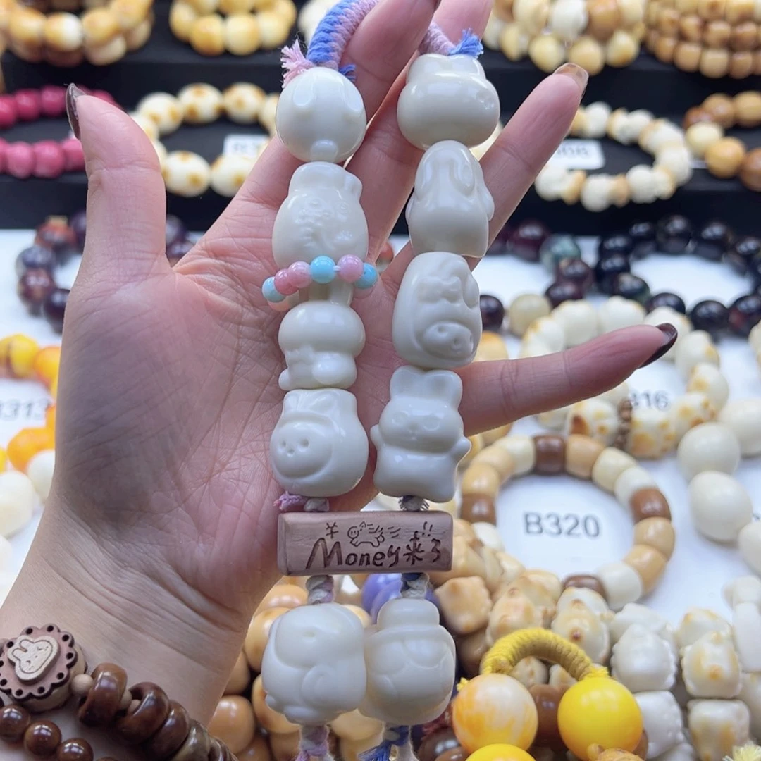 吊坠白玉菩提兔子全家福设计款生长纹