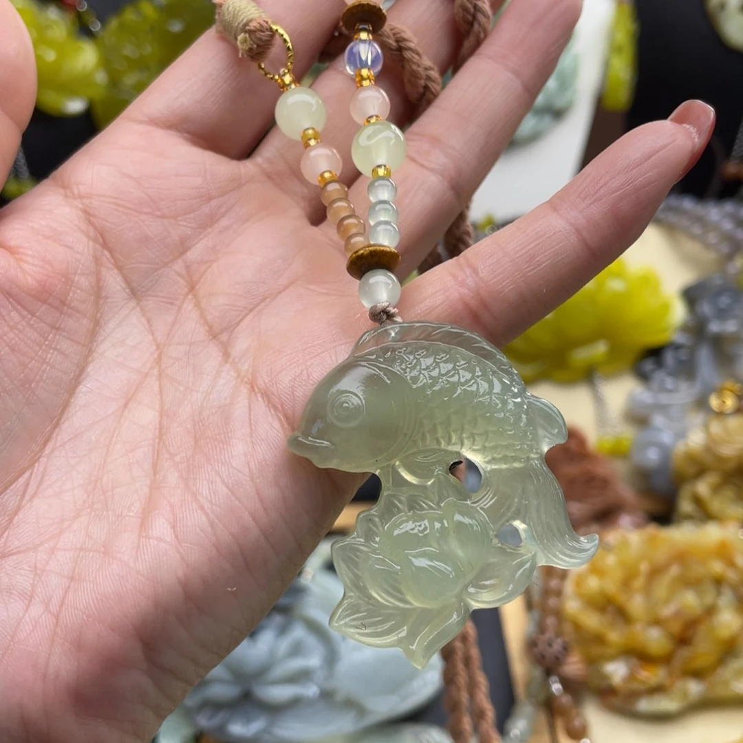 未镶嵌蛇纹石玉颈饰