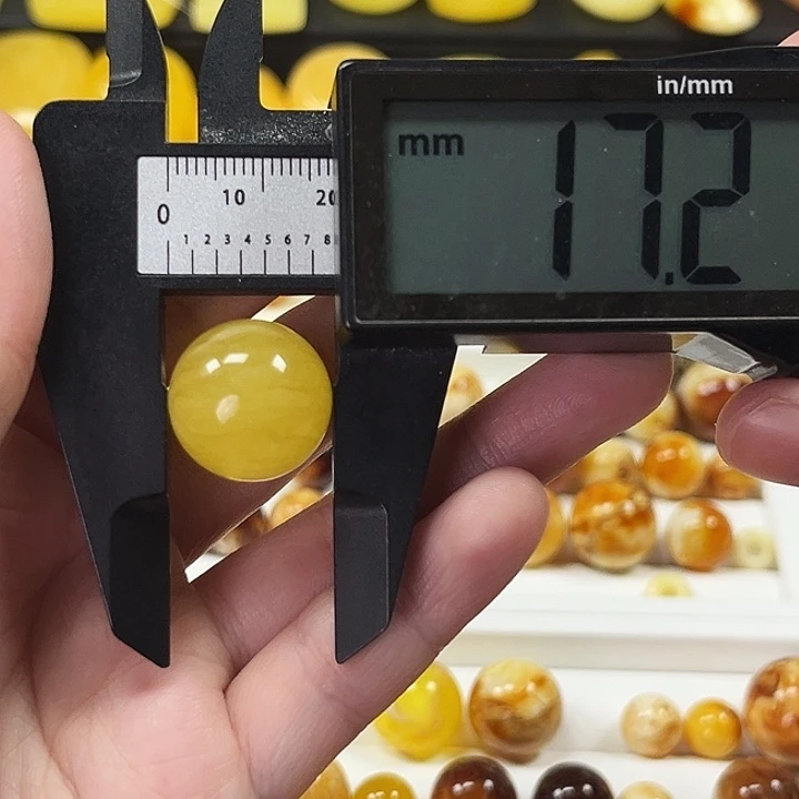 邢***邢琥珀颈饰未镶嵌圆珠17