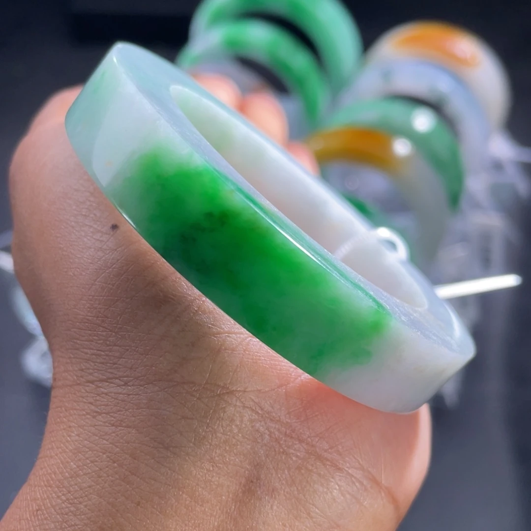 定制翡翠未镶嵌手镯