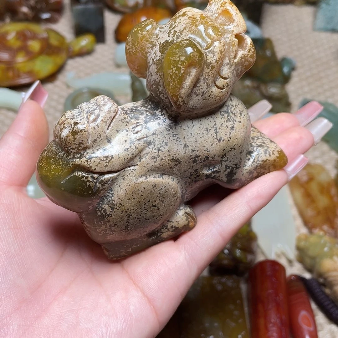 蛇纹石玉未镶嵌颈饰