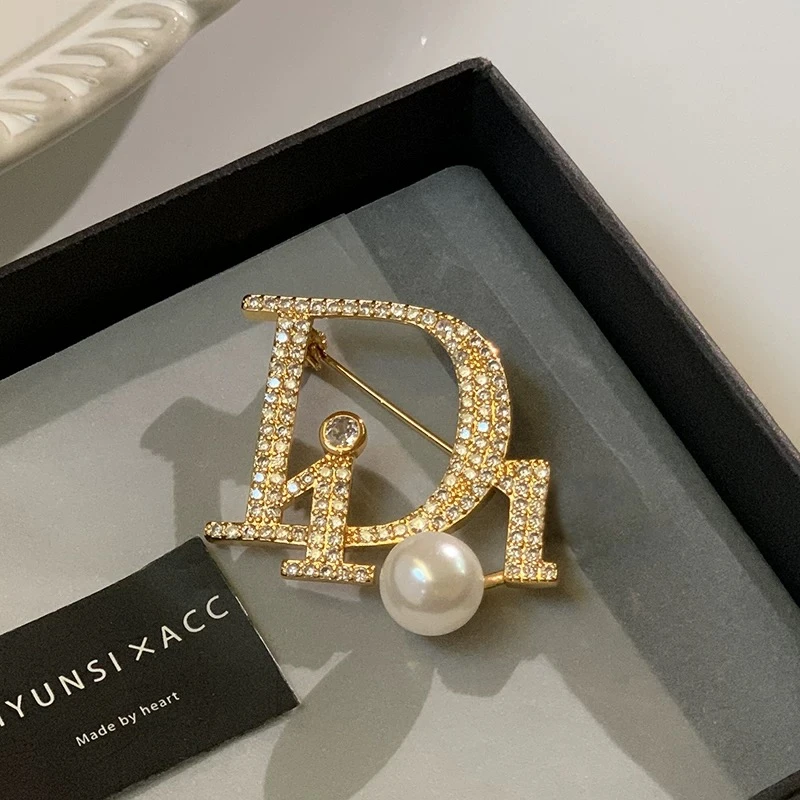 铜合金胸针 迪先生胸针183