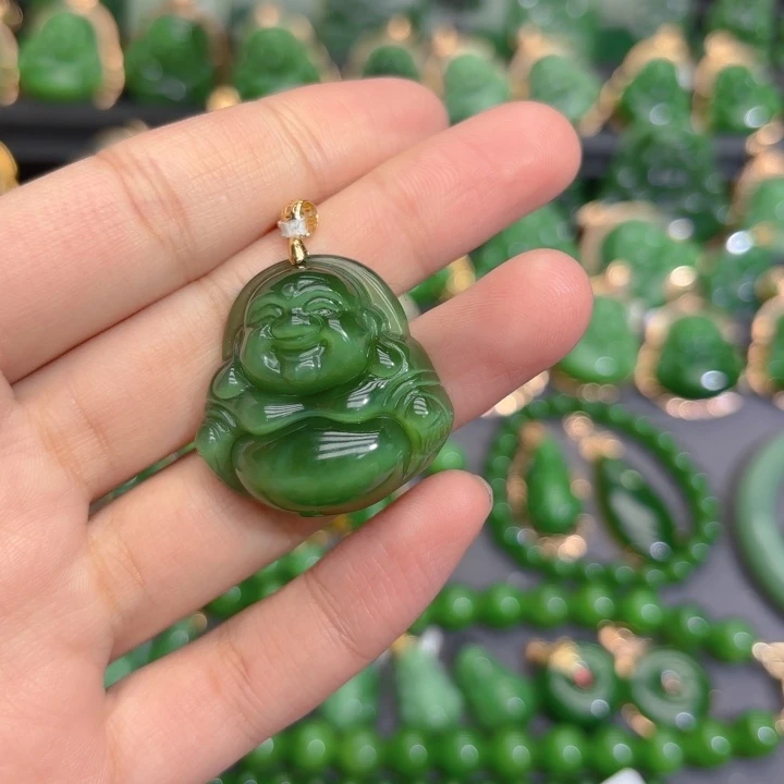 颈饰18K金镶嵌和田玉（碧玉）