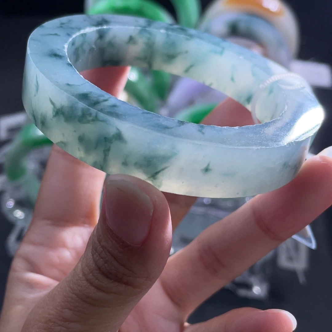 定制翡翠未镶嵌手镯