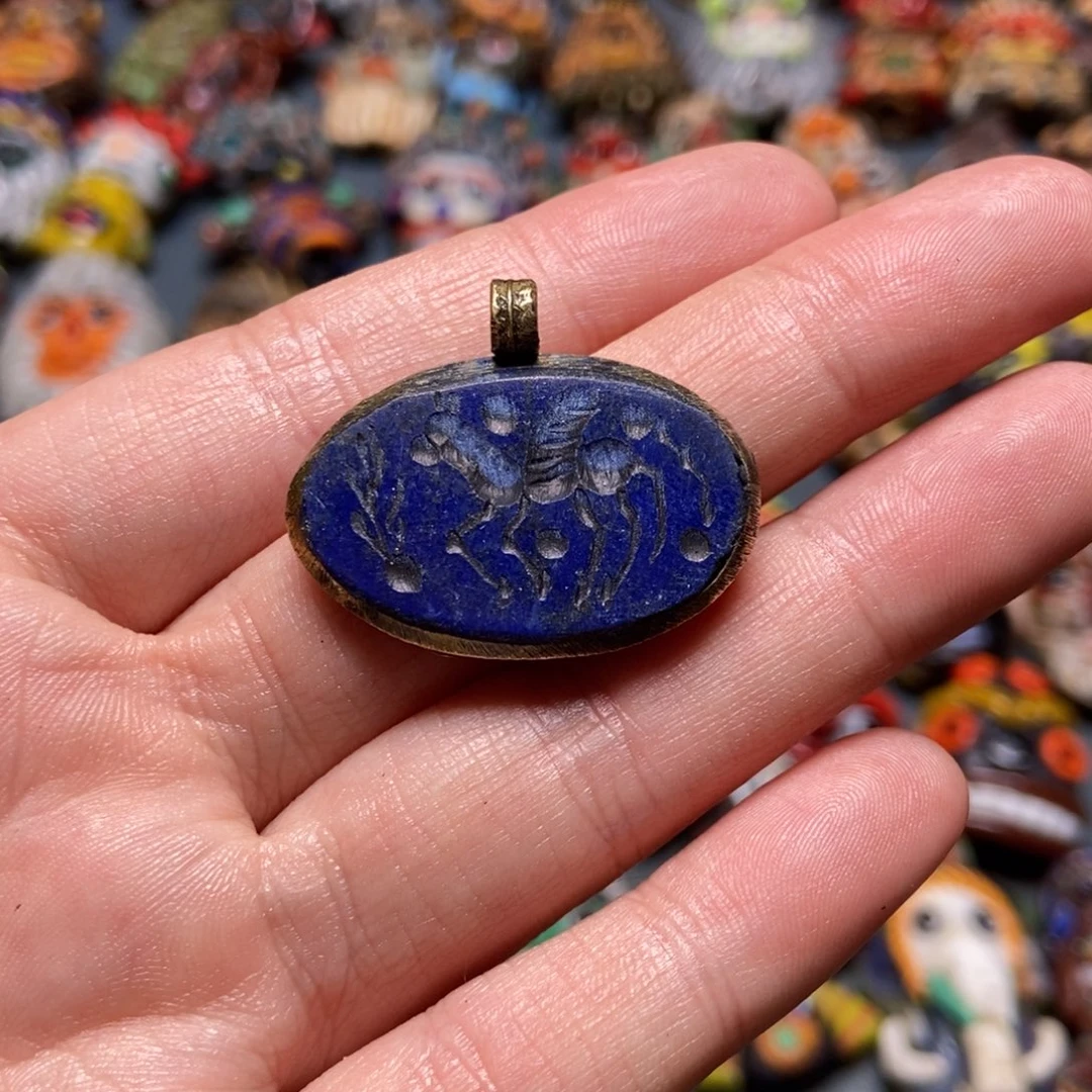 颈饰琉璃印章一个