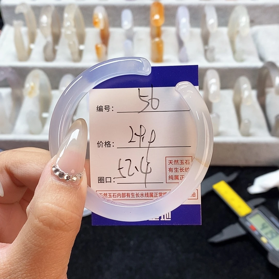 玛瑙/玉髓手镯未镶嵌56