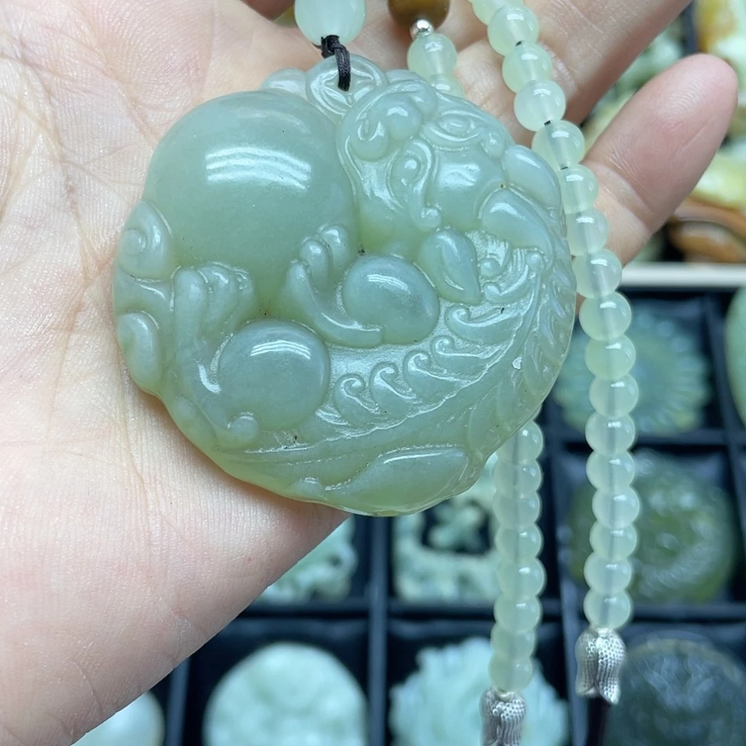 蛇纹石玉未镶嵌颈饰