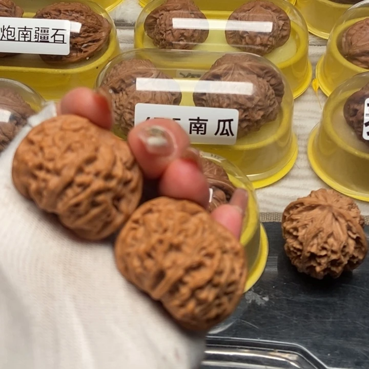 文玩核桃吊坠天地狮子头