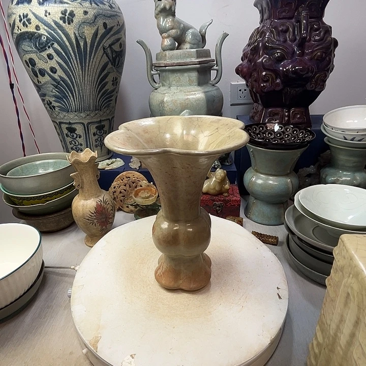 V***K摆件哥窑花鼓瓷器摆件1