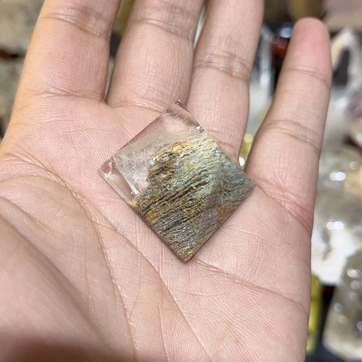 水晶摆件未镶嵌金字塔