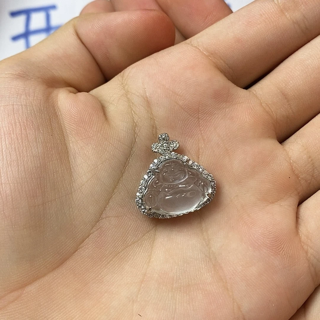 颈饰未镶嵌石英质玉