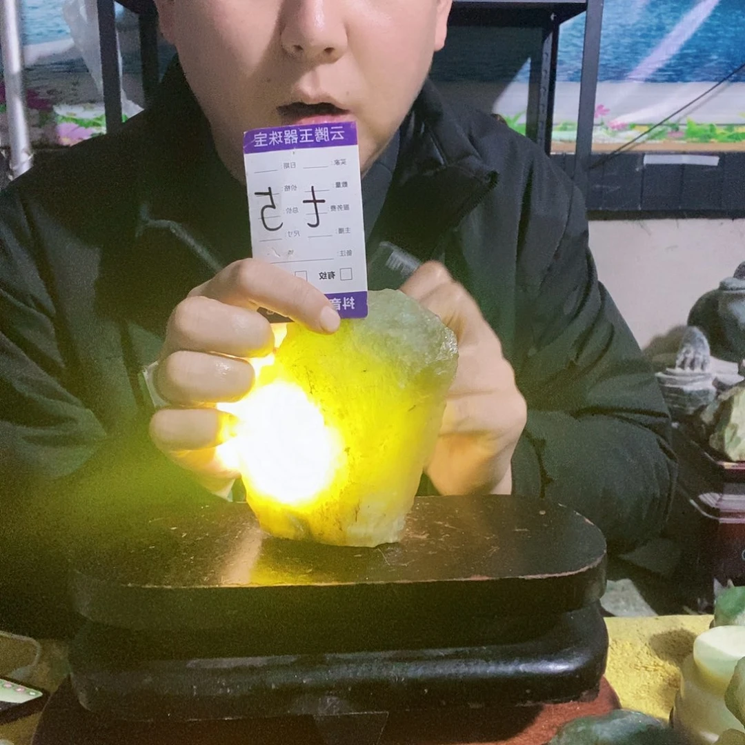 蛇纹石玉未镶嵌珠宝奇石