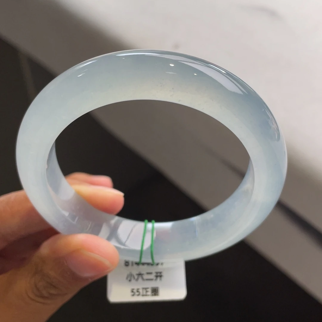 翡翠未镶嵌手镯起光冰蓝手镯（小六二开询价）