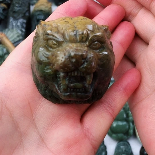未镶嵌岫岩河磨玉（透闪石质玉）挂件