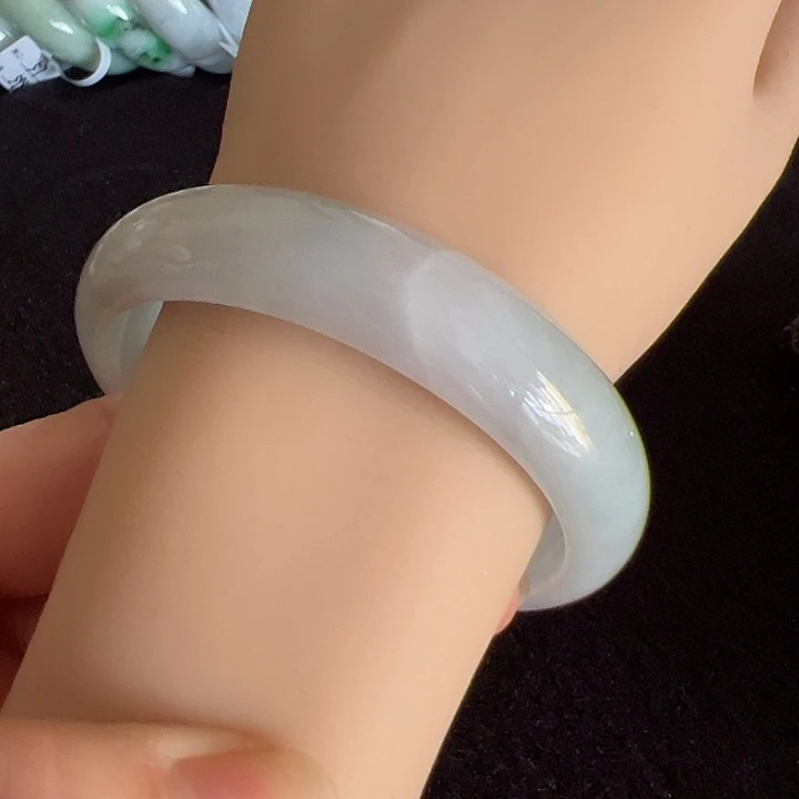 翡翠未镶嵌手镯编号49534圈口59