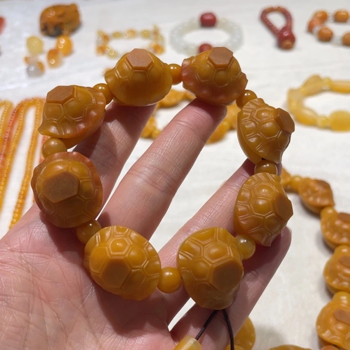 石英质玉（黄龙玉）未镶嵌颈饰