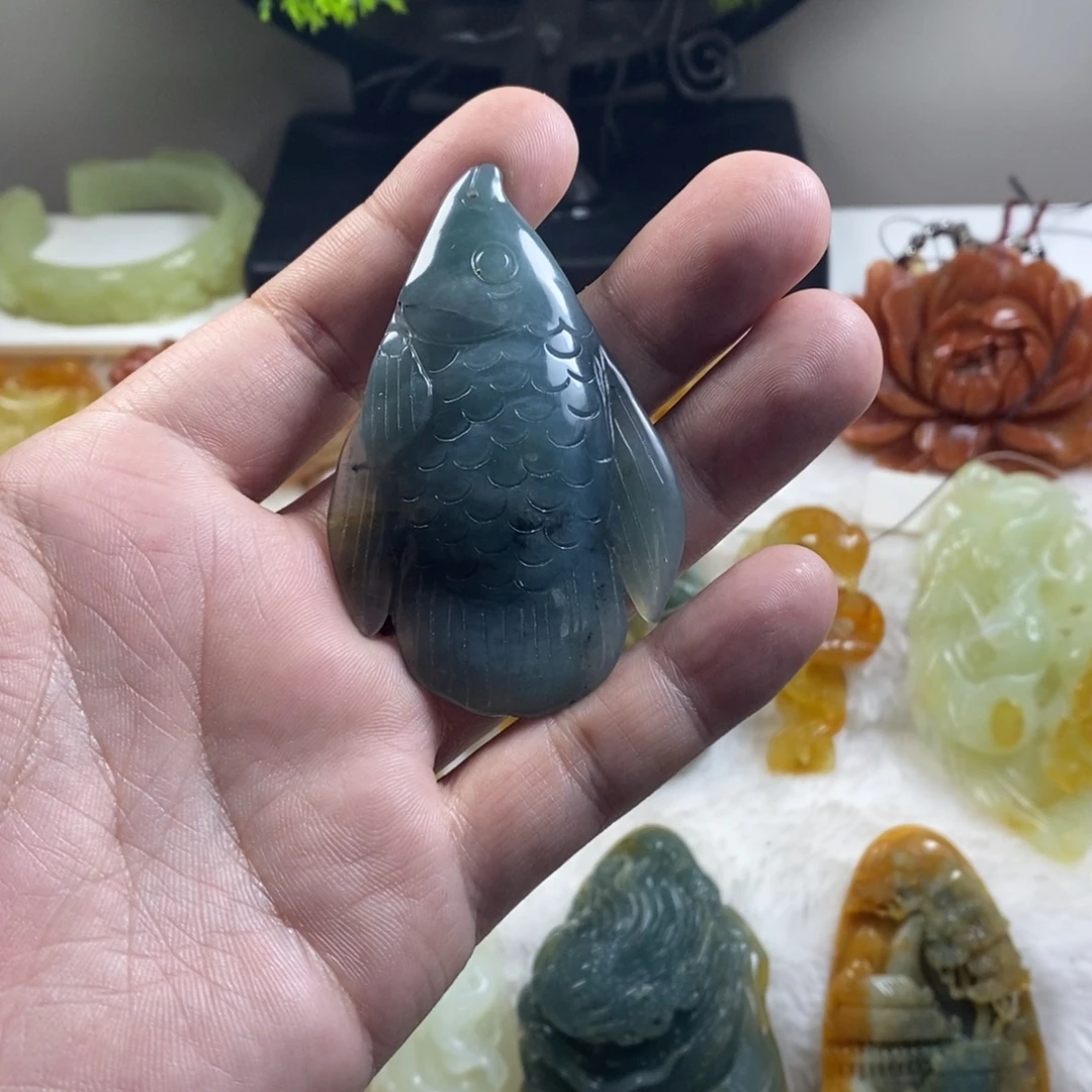 蛇纹石玉未镶嵌颈饰