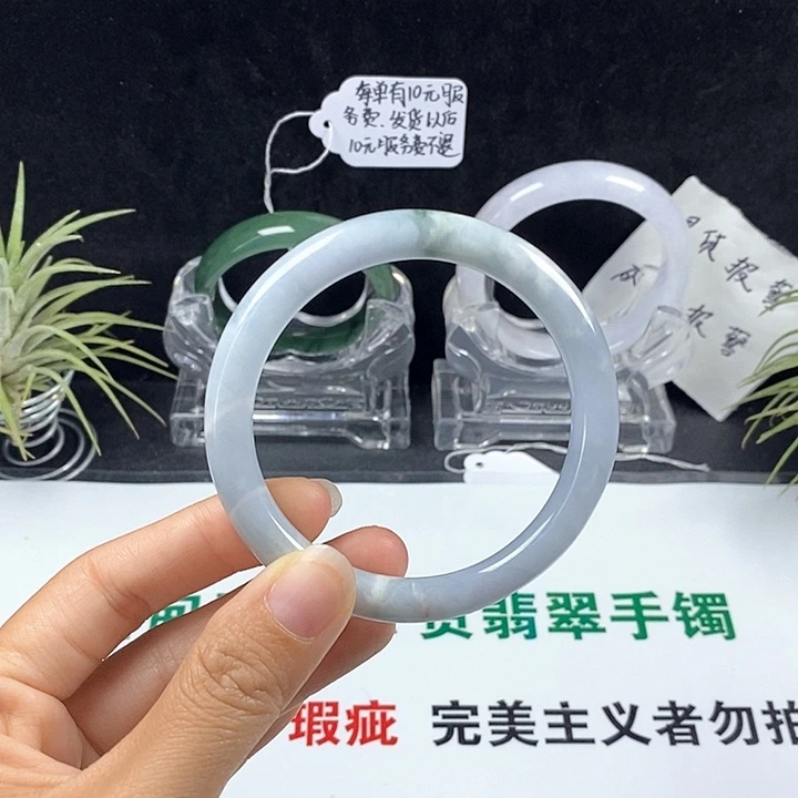 翡翠未镶嵌手镯42号。 56圈