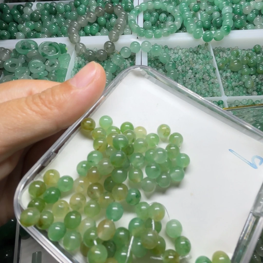 X***石英质玉（非洲翠）未镶嵌卡6散珠80颗