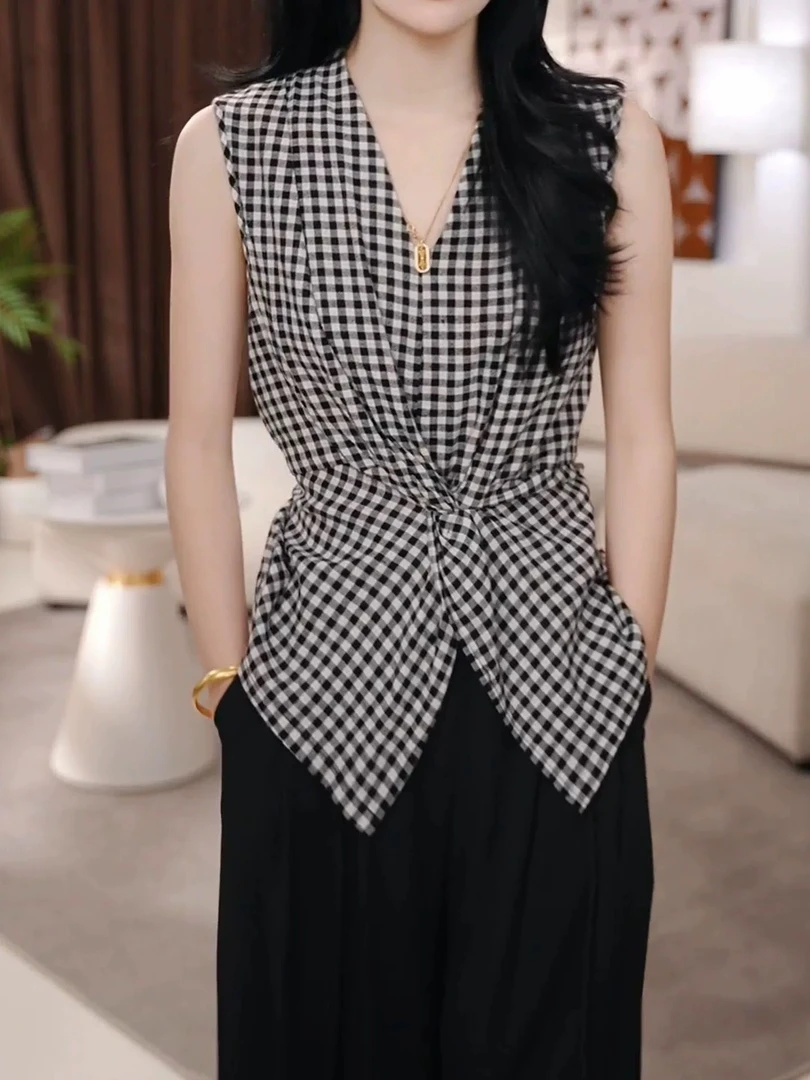 法式复古格子无袖衬衫2025夏季气质小众收腰显瘦开叉设计感上衣