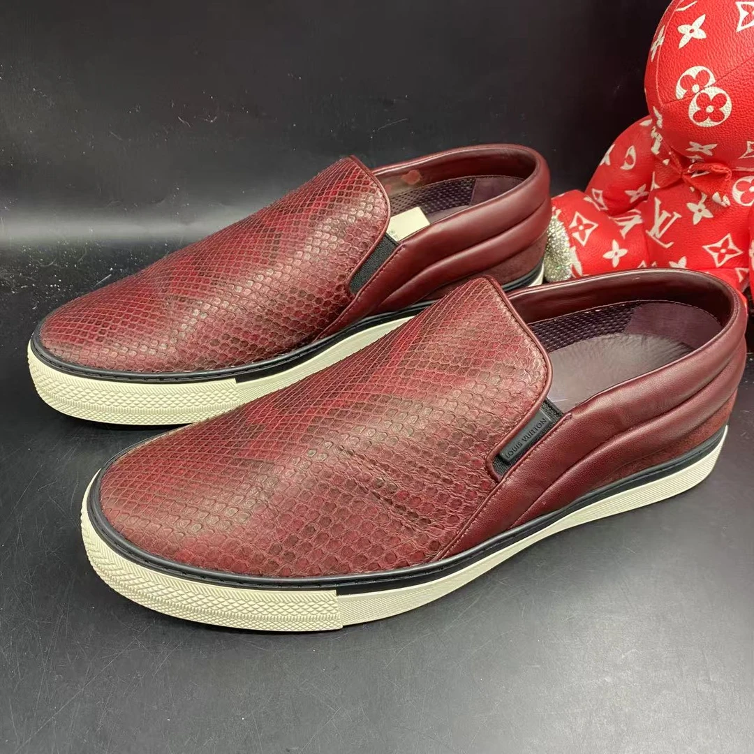 95新 LouisVuitton/路易威登 红色鳞纹时尚一脚蹬42欧码lz150